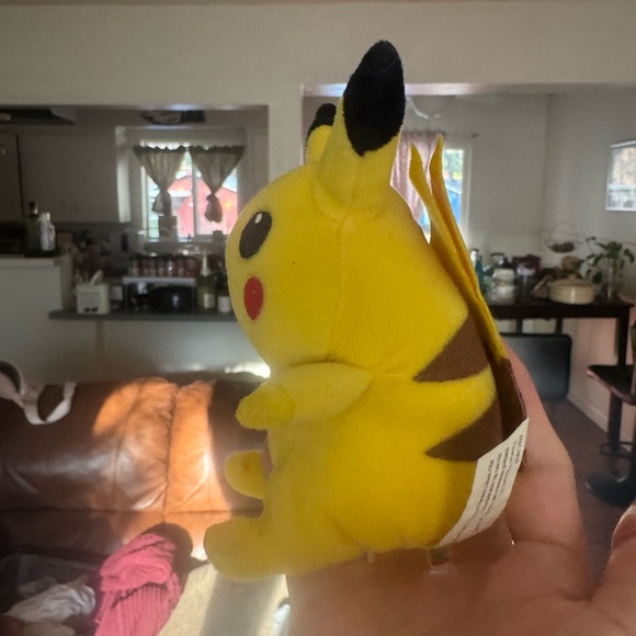 Pokémon Pikachu plush toy - Picture 3 of 5